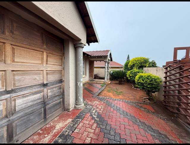 4 BEDROOM HOUSE FOR SALE IN TLHABANE WEST